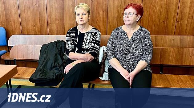 Facky i tahání za uši. Trojici vychovatelek soudí za ubližování dětem v jeslích - iDNES.cz