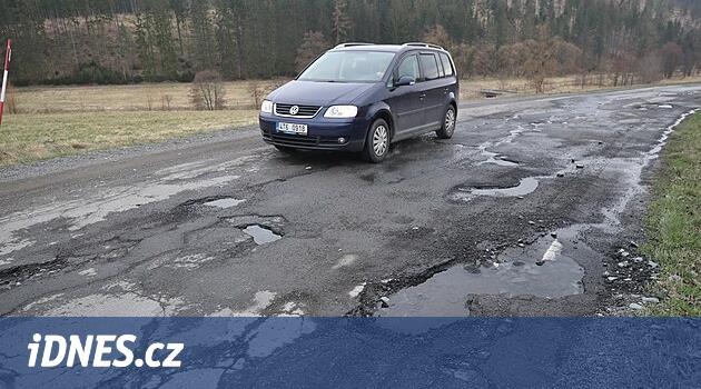 Bruntál bölgesindeki yollar en kötü kışı yaşıyor, bazıları tank yolunu andırıyor