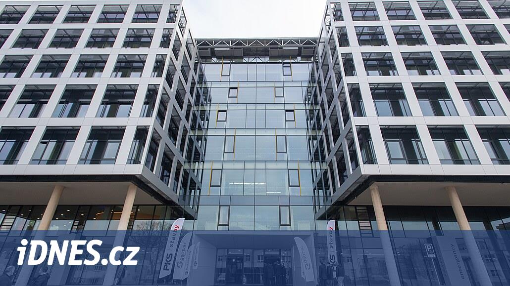 PARDUBICE Bölgesi'nde Yılın Binası: Kütüphane ve Hastane Oyununda