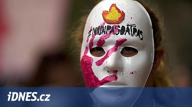 Kürtaj hakkı için ve kadına yönelik şiddete karşı. Binlerce kişi metropol sokaklarına çıktı