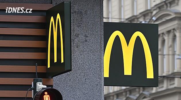 Aktivist Starbuck da McDonald's'ı yendi. Zincir çeşitlilik planlarını kesecek