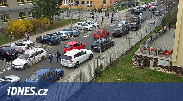 Roudnice okulların yakınındaki trafiği sakinleştirmek istiyor, ana caddenin bir kısmı tek yön