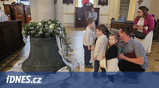 Almanya savaş sırasında el konulan çanları iade etti, Ostrava onları kilise ayiniyle karşıladı