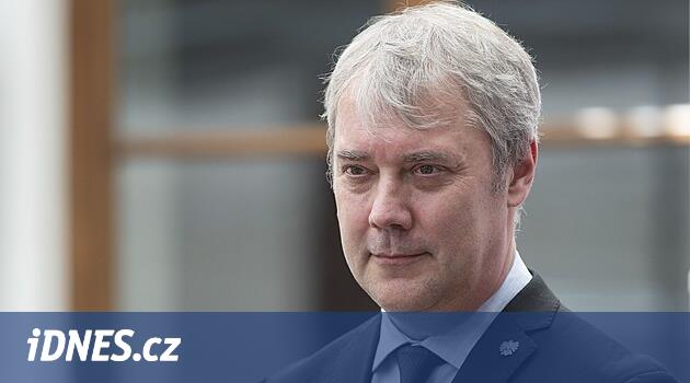 Yeni bakan, bilim için daha fazla para ve doktora öğrencileri için faizsiz kredi istiyorum diyor