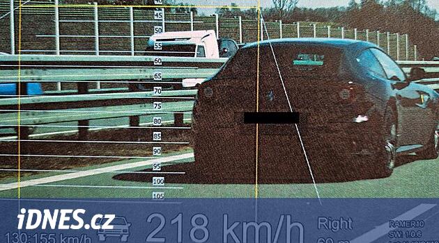 Ferrari ile D1 otoyolunda 218 km/saat hızla giderken yabancı polis olay yerinde ehliyetine el koydu