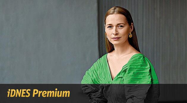 Çok eşliliğe ilgi duymuyorum ama ilgileniyorum.  Film yapımcısı Počtová, kimseyi yargılamıyorum diyor