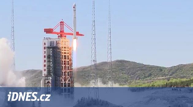 Čínská Raketa Dlouhý Pochod 6c Uskutečnila První Let A Vynesla Do Vesmíru čtyři Družice Idnestv 5456