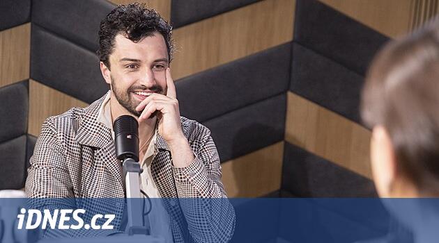 Korkularımızı bir kenara bırakalım ve çılgın olalım.  Bilina, Hayvanat Bahçesinin bana birçok kapı açtığını söylüyor