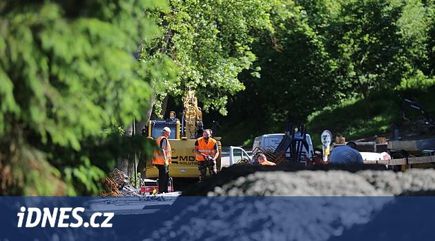 Savaş sonrası Müttefiklerin maddi yardımından gelen köprüler Třebíč'te yenileriyle değiştiriliyor
