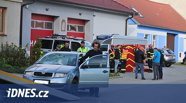Polis, Třebíčsk'te bir kadına ve onun torunlarına çarpan sürücüyü suçladı.  6 yılla karşı karşıya