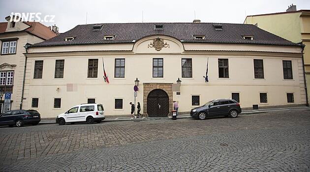 Předseda vlády Andrej Babiš plánuje nové využití Hrzánského paláce. Mohl by sloužit jako muzeum