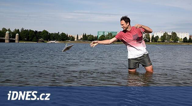 Mšen'deki su temiz ve kokmuyor, daha hassas yüzücüler Mácho gölünden memnun olmayacaklar