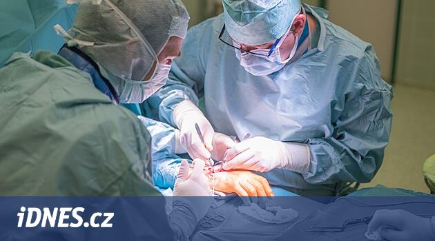 Karviná'da bilek eklemlerini yeniden değiştiriyorlar, İsveç'te yedek parça tedarikçisi buldular