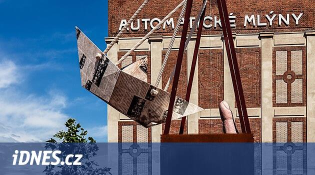 Černý'den gelen “kağıt” tekne engelli çocuklara destek olacak, işaret parmağıyla sallanacak