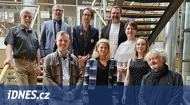 Peri masallarından anıtlara.  Liberec Bölgesi en iyi bölgesel kitapları ödüllendirdi