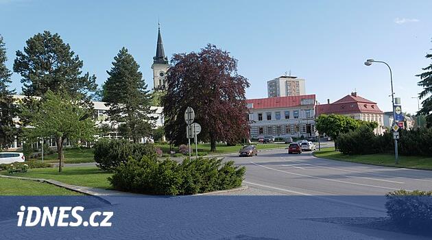 Nové Město'daki döner kavşak birçok riskli yeri aynı anda çözüyor