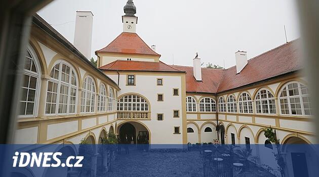 Budkovo'daki çocuk yuvası birkaç yıl içinde kapanacak. Yine de, ilçe kilidini tamir etti