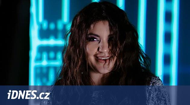 KLİPLERDEKİ TRENDLER: Celeste Buckingham'ın dönüşü ve yeni futbol marşı