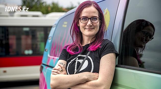 Pirátka Gregorová byla proti. Europoslanci i tak schválili rychlejší vracení migrantů