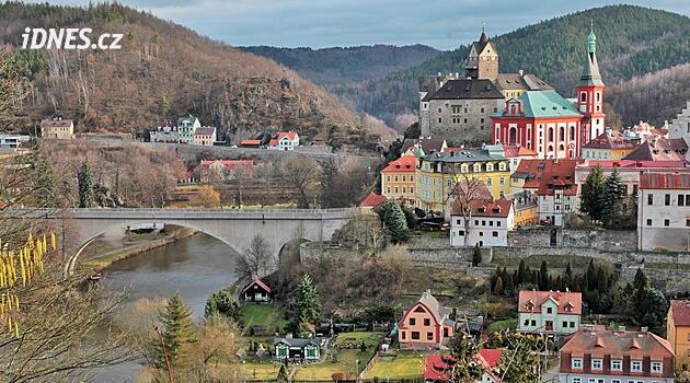 Loket Kalesi'nin altındaki bisiklet yolu düşen taşlar nedeniyle tehdit altında, şehir bölgeyi iyileştirecek