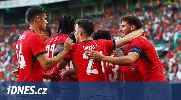 Portekizli futbolcular, Finlandiya'yı yenerek Çek Cumhuriyeti maçı havasına girdi