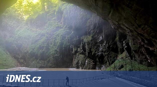 Macocha'nın dibindeki göl dev bir lagün haline geldi.  Fırtına aynı zamanda Doğa Evi'ni de çamurla doldurdu