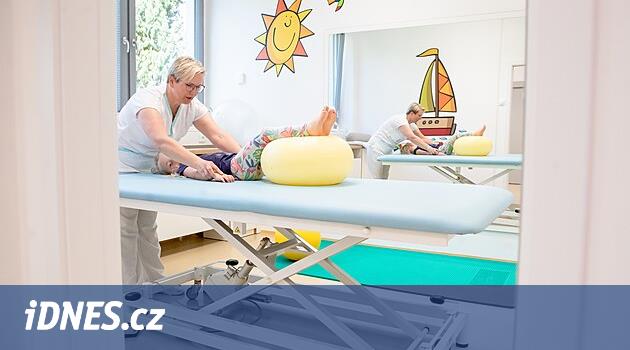 İyi konuşmuyorlar, fazla hareket etmiyorlar. Yeni merkezde genç hastalar uzmanlar tarafından tedavi ediliyor