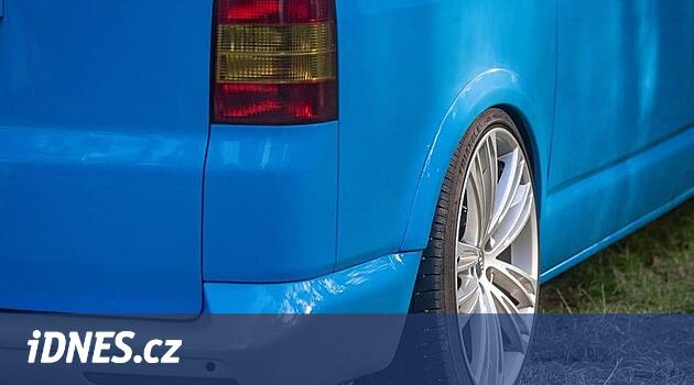 Řidič ujel policistům s kradenou dodávkou za hranice, pomohli kolegové v Polsku