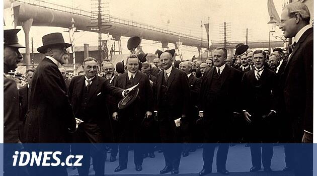 Masaryk 100 yıl önce Ostrava'ya geldi ve madenci marşının ardından bonfile yedi