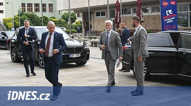Kurşun geçirmez ekranı ve tahmini olan bir durum. Başkanın etrafındaki manevralar eşi benzeri görülmemiş