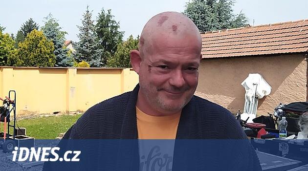 Zelenka, Ústí Bölgesi'nde Limity dizisini çekiyor, bu yüzden Háma saçlarını kaybetti