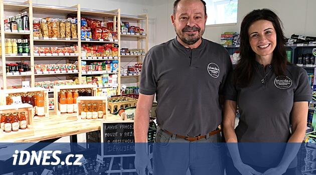 Köyün dükkanını iptal etmek istemediler, onu 21. yüzyılın samoška'sına çevirdiler