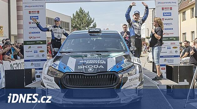 Březík, Rallye Hustopeče'nin kontrolünü alarak yerel şampiyonada ilk zaferini kutluyor