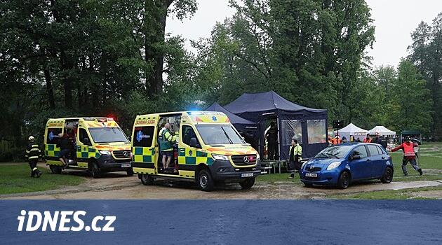 Herkes yaralıları ağaçtan uzaklaştırmaya çalıştı, hemşire yıldırım çarpmasını anlattı