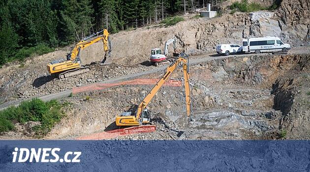 Elbe havzası, Novohradek'teki belediyeleri rahatlatacak olan ikinci denemede bir toprak toplama çukuru inşasına başladı.