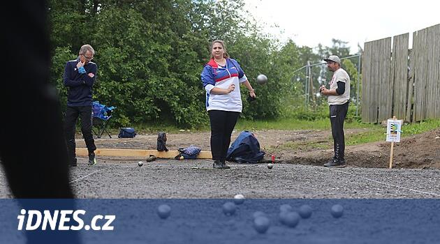 En iyi petank oyuncuları tehlikeli kale sahasında gizli taşlarla test edildi