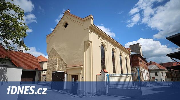 İhmal edilen Pakov sinagoguna cephenin başka bir kısmı ve orijinal pencerelerin kopyaları verilecek