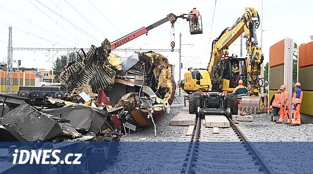 Bir tren çarpışmasından sonra vagonun temizlenmesi trafiği azaltacaktır. Yaralılar hastanelerden eve döndü