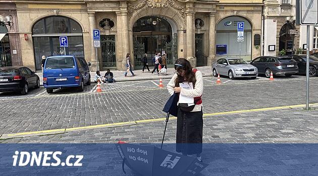 Metropolde şemsiye işçilerinin sonu mu? Prag satılık hayır kurumunun kötüye kullanılmasını sınırlayacak