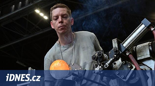 Karlovy Fary School, cam üreticisinin alanını yeniden açacak