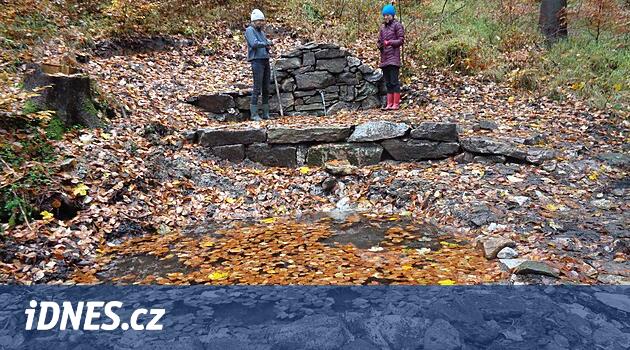 Meraklılar, genç bir kızın trajik ölümünün hatırlatıcısı olan Jesenice baharını yeniden canlandırıyor