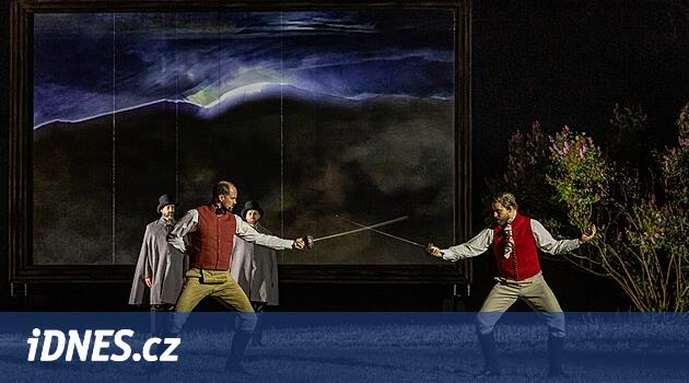İNCELEME: Atlar, Tavşanlar, Londra.  Krumlov turnikesi akıl ve duyguyla oynuyor