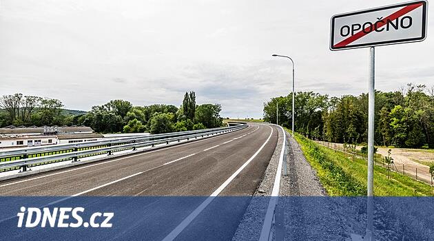 Tüm bypass zaten kullanımda, Opočné'de huzur var. Şehre yalnızca yerli halk ve turistler giriyor