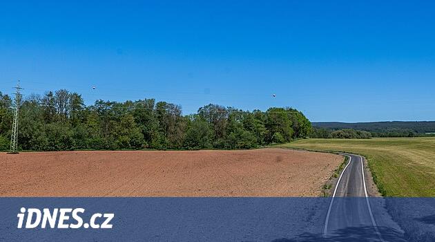 Pardubice bölgesinde bisiklet yolu patlaması yaşanıyor.  Ama asıl önemli olan beklemek zorunda