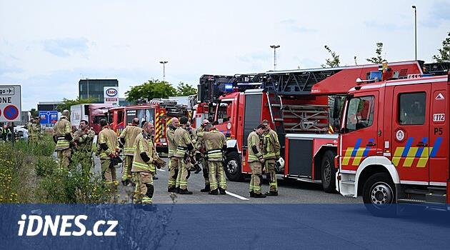 Belçika'da ülkenin en yüksek binalarından biri yandı. Bir kişi öldü.