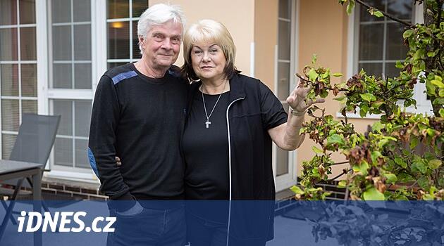 Zpěvák Roth našel vysněný dům za Prahou. S koupí počkal na magické ...