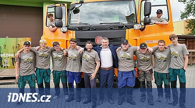 Öğrenciler okullar için Tatra projesinde şimdiden 30 yeni kamyon monte etmeyi başardılar