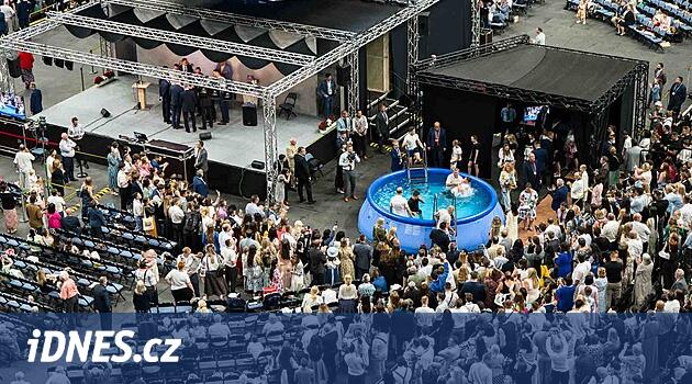 Jehovisté mohou fungovat dál. Při kontrole jim pomohly i tisíce dopisů ministerstvu