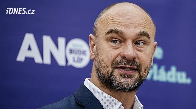 Poslanec ANO Kolovratník čelí kritice. Místo jednání Sněmovny šel na hokej