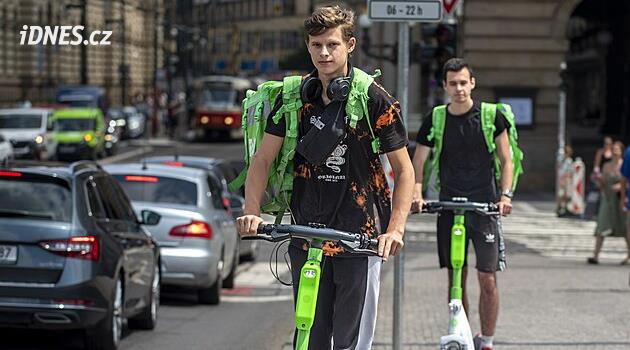 Prag'da e-scooterların sonu geliyor, bisiklet park etme kuralları netleşecek